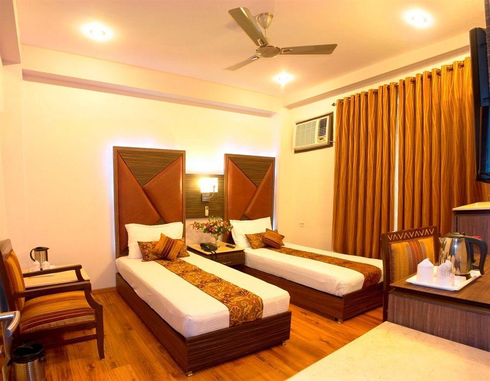 Hotel Sunstar Heights Delhi  Exterior photo