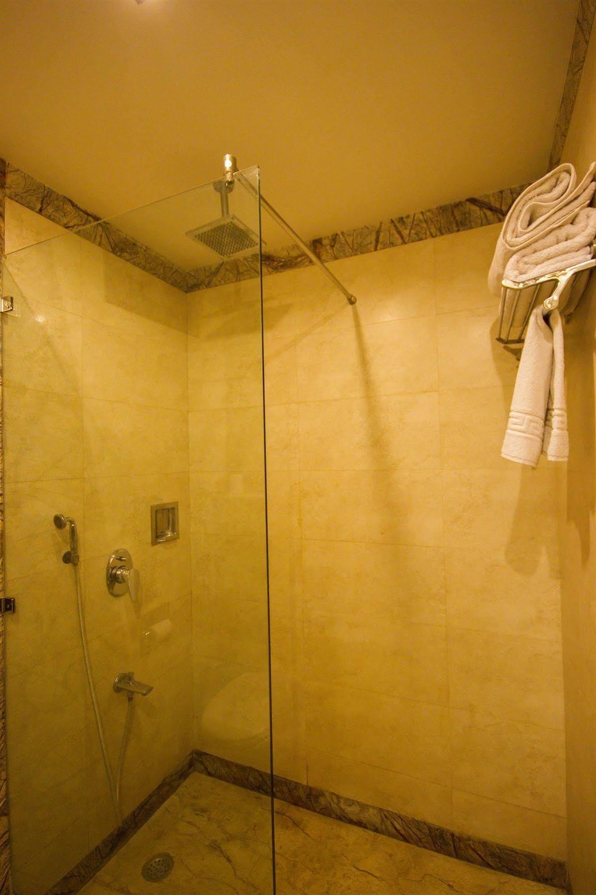 Hotel Sunstar Heights Delhi  Exterior photo