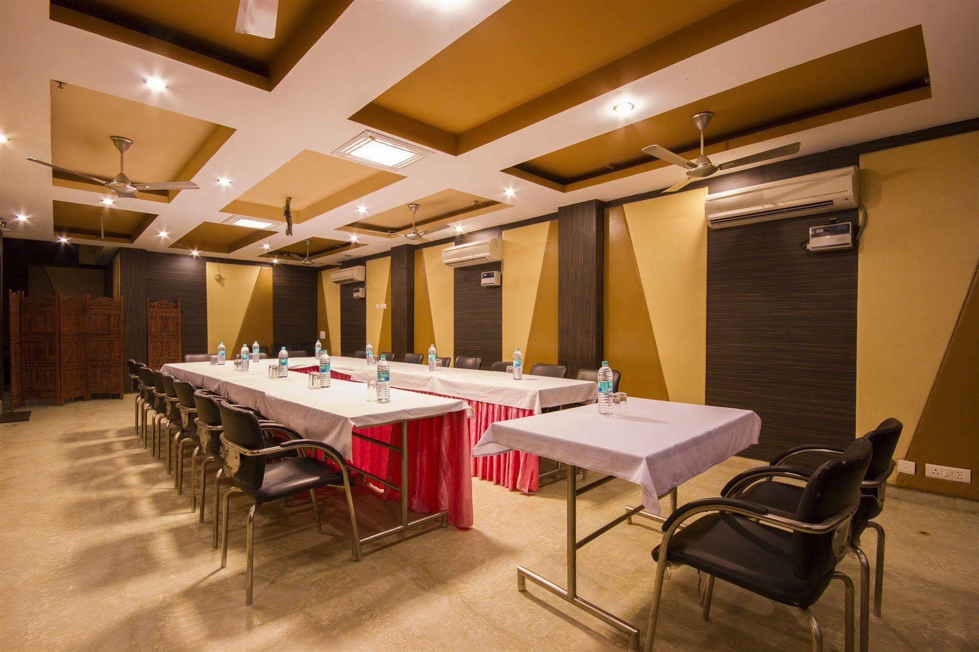 Hotel Sunstar Heights Delhi  Exterior photo